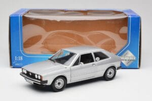 Volkswagen Scirocco GT Mk1 Silver Metallic Revell 1:18 08833 Metal - imagen 8 de 8