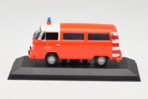 Volkswagen T2 Bus Bomberos Frankfurt Parachoques Rojos Minichamps 1:43 400053091-V1 Metal