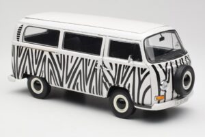Volkswagen T2a Bus Safari Schuco 1:18 191 Metal - imagen 6 de 8