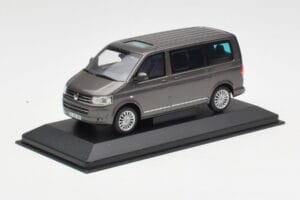 Volkswagen T5 Bus Bronze Metallic Minichamps 1:43 4039378412203 Metal - imagen 2 de 4