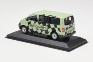 Volkswagen T5 Bus Verde Minichamps 1:43 T5002 Metal - imagen 3 de 4
