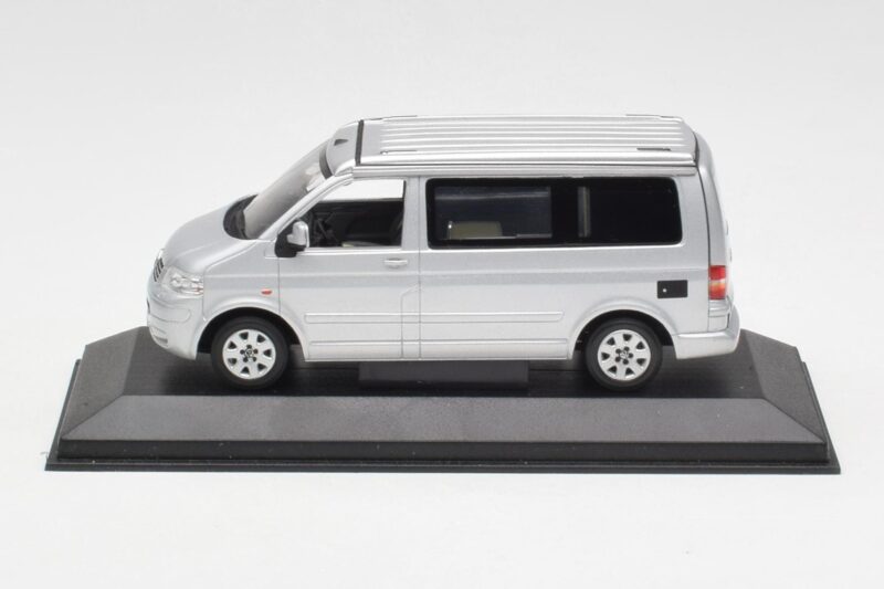 Volkswagen T5 California Plateado Minichamps 1:43 7H8099300GPA7W Metal