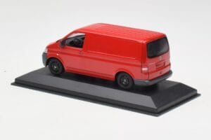 Volkswagen T5 Furgoneta de Reparto Rojo & Ruedas Negras Minichamps 1:43 400052260-B Metal - imagen 3 de 4