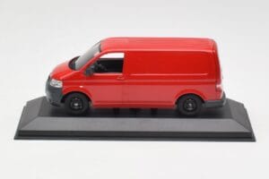 Volkswagen T5 Furgoneta de Reparto Rojo & Ruedas Negras Minichamps 1:43 400052260-B Metal