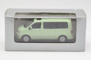 Volkswagen T5 Multivan California Verde Lima Dealer Minichamps 1:43 400052201-D1 Metal - imagen 4 de 4