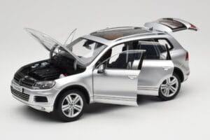 Volkswagen Touareg 7L Silver Metallic Kyosho 1:18 8821CS Metal - imagen 2 de 8