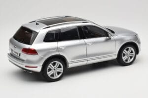 Volkswagen Touareg 7L Silver Metallic Kyosho 1:18 8821CS Metal - imagen 3 de 8