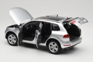 Volkswagen Touareg 7L Silver Metallic Kyosho 1:18 8821CS Metal - imagen 5 de 8