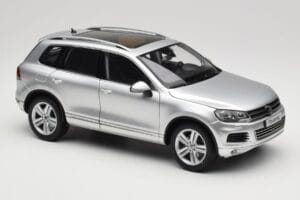 Volkswagen Touareg 7L Silver Metallic Kyosho 1:18 8821CS Metal - imagen 6 de 8