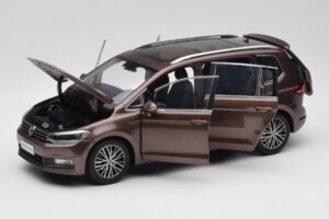 Volkswagen Touran 5T Marrón Paudi Model 1:18 ZVE000003BRA Metal - imagen 2 de 8
