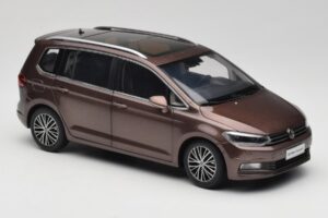 Volkswagen Touran 5T Marrón Paudi Model 1:18 ZVE000003BRA Metal - imagen 6 de 8