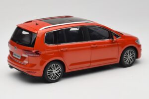 Volkswagen Touran 5T Naranja Paudi Model 1:18 ZVE000003ORA Metal - imagen 3 de 8