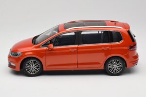 Volkswagen Touran 5T Naranja Paudi Model 1:18 ZVE000003ORA Metal - imagen 4 de 8