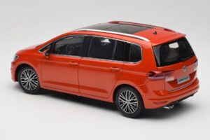 Volkswagen Touran 5T Naranja Paudi Model 1:18 ZVE000003ORA Metal - imagen 7 de 8