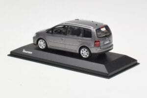 Volkswagen Touran Sport Platinum Grey Minichamps 1:43 TOURAN003 Metal - imagen 3 de 4