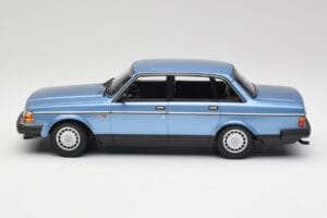 Volvo 240 GL Azul Metálico Minichamps 1:18 155171404 Metal - imagen 3 de 6