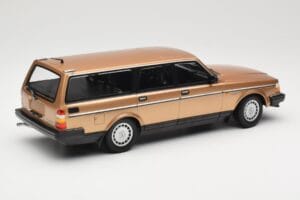 Volvo 240 GL Familiar Gold Metallic Minichamps 1:18 155171415 Metal - imagen 2 de 6