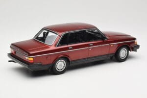 Volvo 240 GL Dark Red Metallic Minichamps 1:18 155171406 Metal - imagen 2 de 6