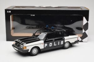 Volvo 240 GL Polis Sweden Negro Minichamps 1:18 155171497 Metal - imagen 6 de 6