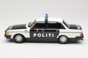 Volvo 240 GL Politi Norway Negro Minichamps 1:18 155171496 Metal - imagen 3 de 6