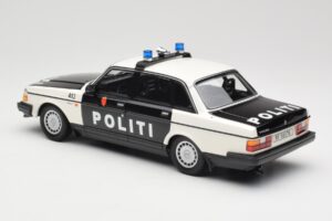 Volvo 240 GL Politi Norway Negro Minichamps 1:18 155171496 Metal - imagen 5 de 6