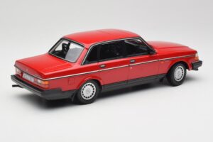 Volvo 240 GL Rojo Minichamps 1:18 155171401 Metal - imagen 2 de 6