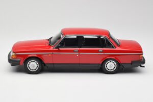 Volvo 240 GL Rojo Minichamps 1:18 155171401 Metal - imagen 3 de 6
