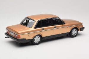 Volvo 240 GL Dorado Minichamps 1:18 155171405 Metal - imagen 2 de 6
