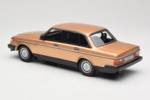 Volvo 240 GL Dorado Minichamps 1:18 155171405 Metal - imagen 5 de 6