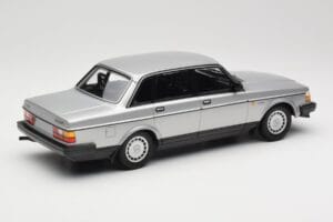 Volvo 240 GL Plata Minichamps 1:18 155171408 Metal - imagen 2 de 6