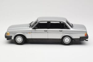 Volvo 240 GL Plata Minichamps 1:18 155171408 Metal - imagen 3 de 6