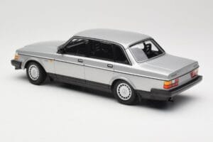 Volvo 240 GL Plata Minichamps 1:18 155171408 Metal - imagen 5 de 6