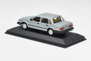 Volvo 240 GL Plata Metálico Minichamps 1:43 940171402 Metal - imagen 3 de 4