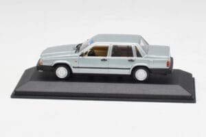Volvo 240 GL Plata Metálico Minichamps 1:43 940171402 Metal