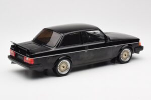 Volvo 240 Turbo Negro Custom IXO 1:18 18CMC178 Metal - imagen 2 de 6