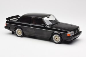 Volvo 240 Turbo Negro Custom IXO 1:18 18CMC178 Metal - imagen 4 de 6