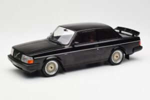 Volvo 240 Turbo Negro Custom IXO 1:18 18CMC178 Metal