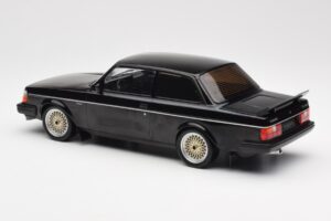 Volvo 240 Turbo Negro Custom IXO 1:18 18CMC178 Metal - imagen 5 de 6