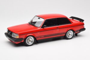 Volvo 240 Turbo Rojo Custom IXO 1:18 18CMC177 Metal