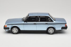 Volvo 244 Turbo Azul Claro DNA 1:18 DNA000135 Metal - imagen 3 de 6