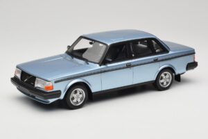 Volvo 244 Turbo Azul Claro DNA 1:18 DNA000135 Metal
