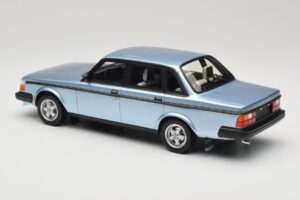 Volvo 244 Turbo Azul Claro DNA 1:18 DNA000135 Metal - imagen 5 de 6