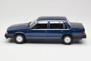 Volvo 740 GL Dark Blue Metallic Minichamps 1:18 155171701 Metal - imagen 3 de 6