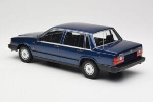 Volvo 740 GL Dark Blue Metallic Minichamps 1:18 155171701 Metal - imagen 5 de 6