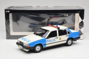 Volvo 740 GL Policía Sueca Minichamps 1:18 155171791 Metal - imagen 6 de 6