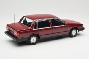 Volvo 740 GL Rojo Minichamps 1:18 155171704 Metal - imagen 2 de 6