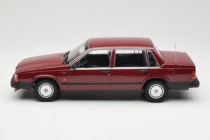 Volvo 740 GL Rojo Minichamps 1:18 155171704 Metal - imagen 3 de 6