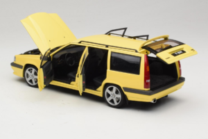 Volvo 850 T-5R Familiar Cream Yellow AUTOart 1:18 79506 Metal - imagen 5 de 8