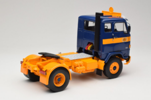 Volvo F88 Azul Oscuro Amarillo MCG 1:18 MCG18140 Metal - imagen 3 de 8