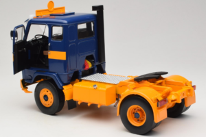 Volvo F88 Azul Oscuro Amarillo MCG 1:18 MCG18140 Metal - imagen 5 de 8